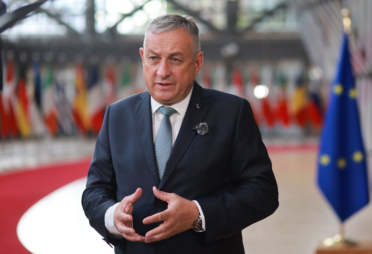 El comisario europeo, Jozef Sikela.
