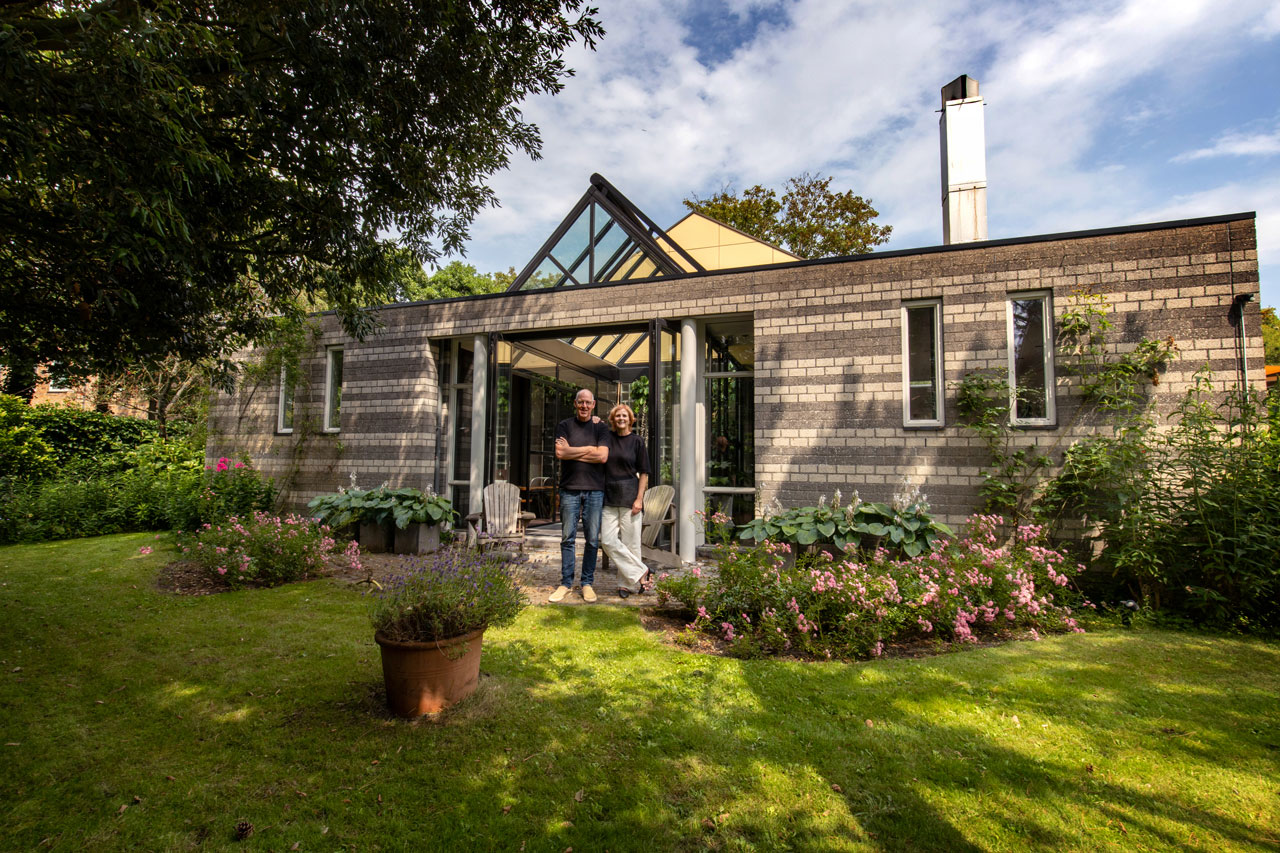 Een villa met een grote achtertuin, in Bergen aan Zee