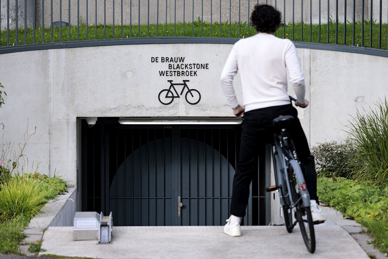 De fietsenstalling van De Brauw Blackstone Westbroek, onder Nederlandse advocatenkantoren een van de uitschieters qua omzet in 2024.