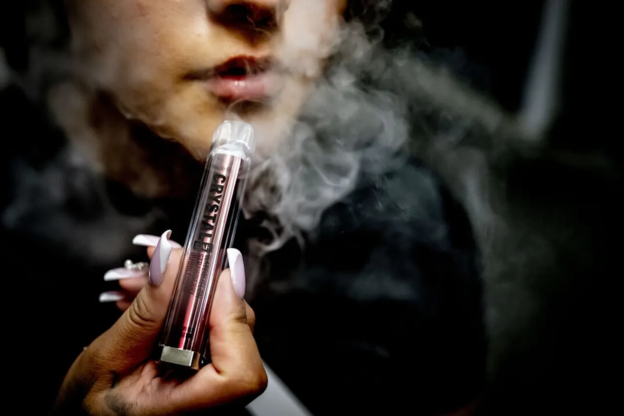 Artsen vragen ACM om op te treden tegen Snapchat vanwege illegale verkoop vapes aan jongeren Artsen vragen ACM om op te treden tegen Snapchat vanwege illegale verkoop vapes aan jongeren