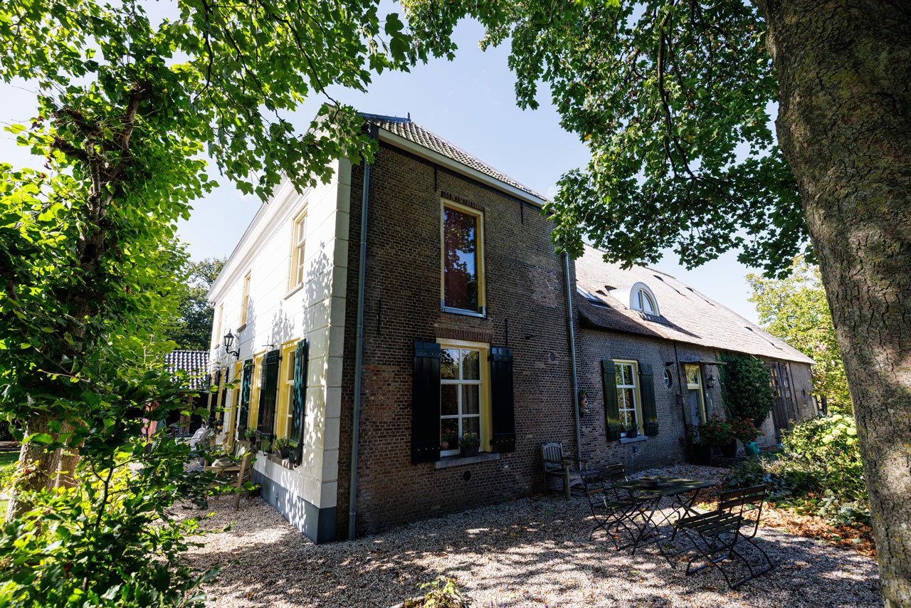Een herenboerderij in Genderen, met een grote leefkeuken en tuin