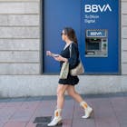 Spaanse bank BBVA verliest slepende overnamestrijd, maar wint op de beurs