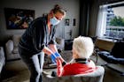 Zorgminister Helder wacht zwaar debat over de ouderenzorg