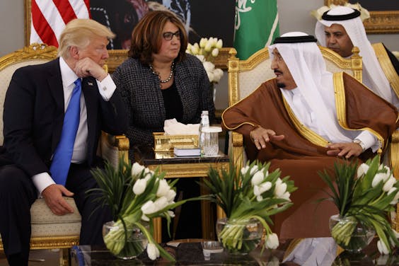 De Amerikaanse president Donald Trump ontmoette zaterdag de Saoedische koning Salman in Riyad.