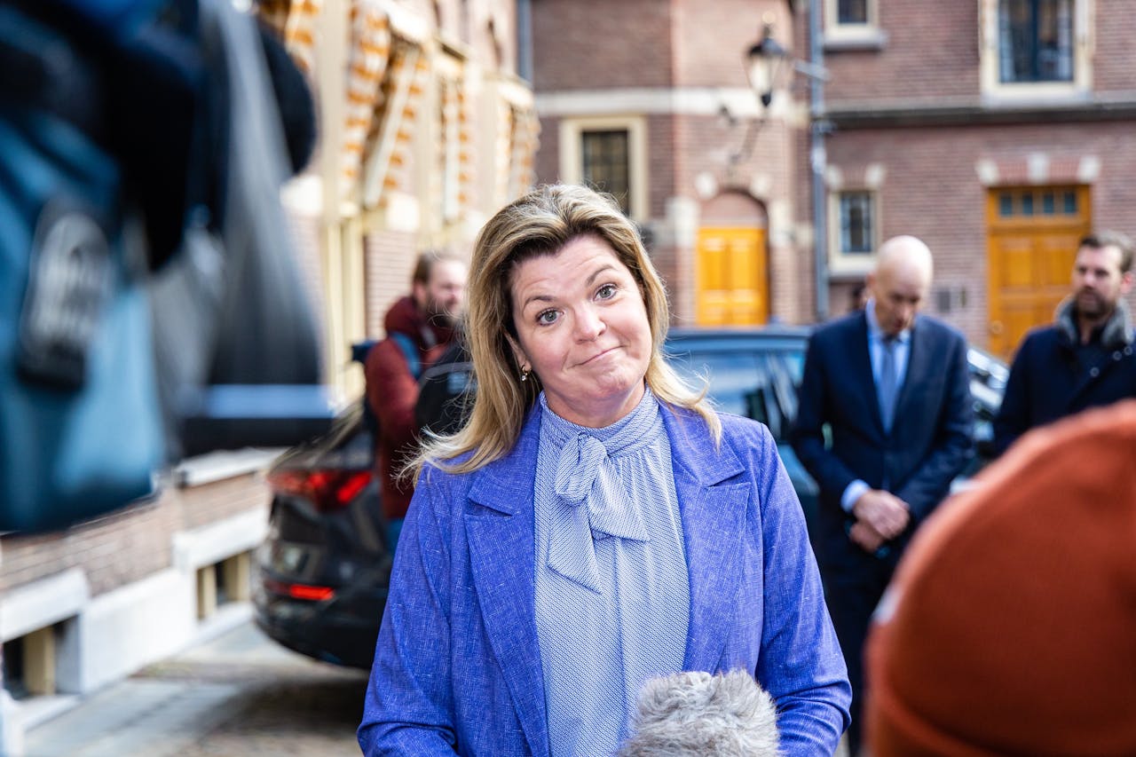 Stikstofminister Christianne van der Wal voor Natuur en Stikstof bij aankomst op het Binnenhof