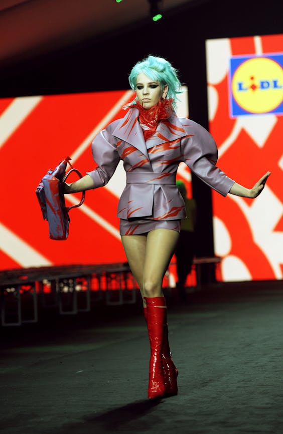 Aanstormende mode-ontwerpers maakten van de Lidl basiscollectie nieuwe outfits.