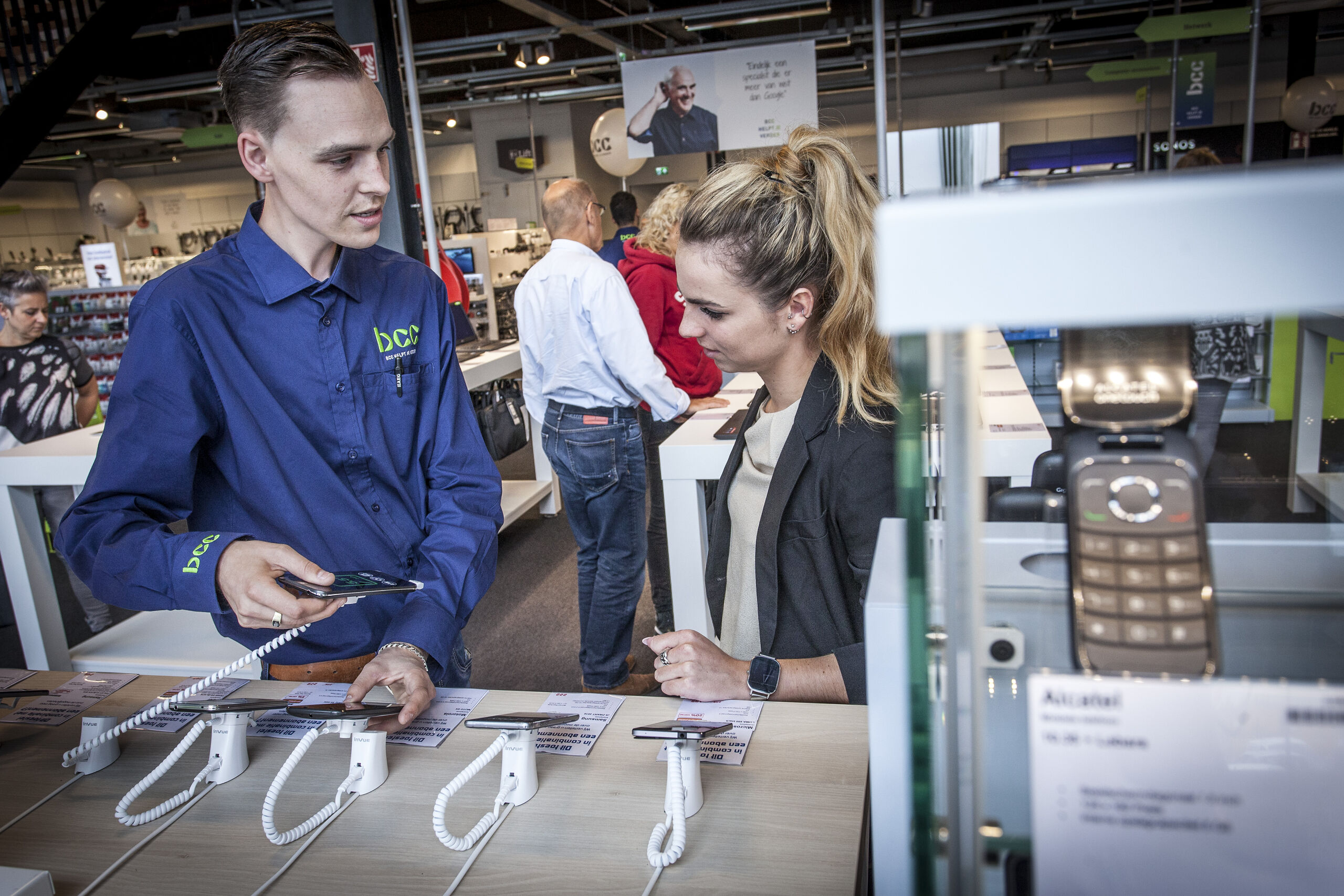 Moederbedrijf Blokker Wil Elektronicaketen BCC Kopen Voor 'symbolisch ...