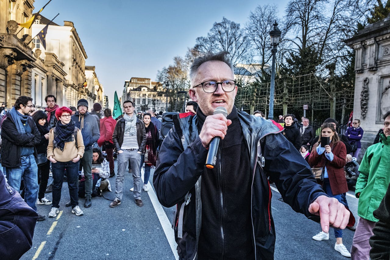 David Van Reybrouck, hier bij een klimaatbetoging in Brussel: 'De organisatie van de Toekomstconferentie wil te veel controle houden. Wees niet bang, trust the people.'