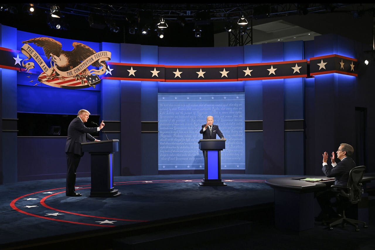 President Donald Trump en de democratische presidentskandidaat Joe Biden tijdens hun eerste debat, dat plaatsvond in Cleveland, Ohio.