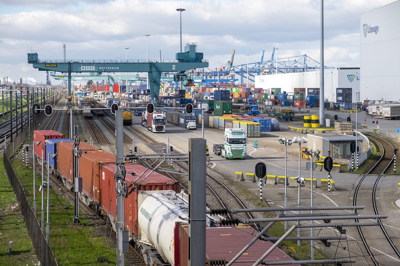 Nederland is aantrekkelijk voor logistieke bedrijven, omdat de douane heel veel zendingen snel afhandelt. Maar aan de achterkant kan het veel beter, stelt advocaat Bart Boersma.