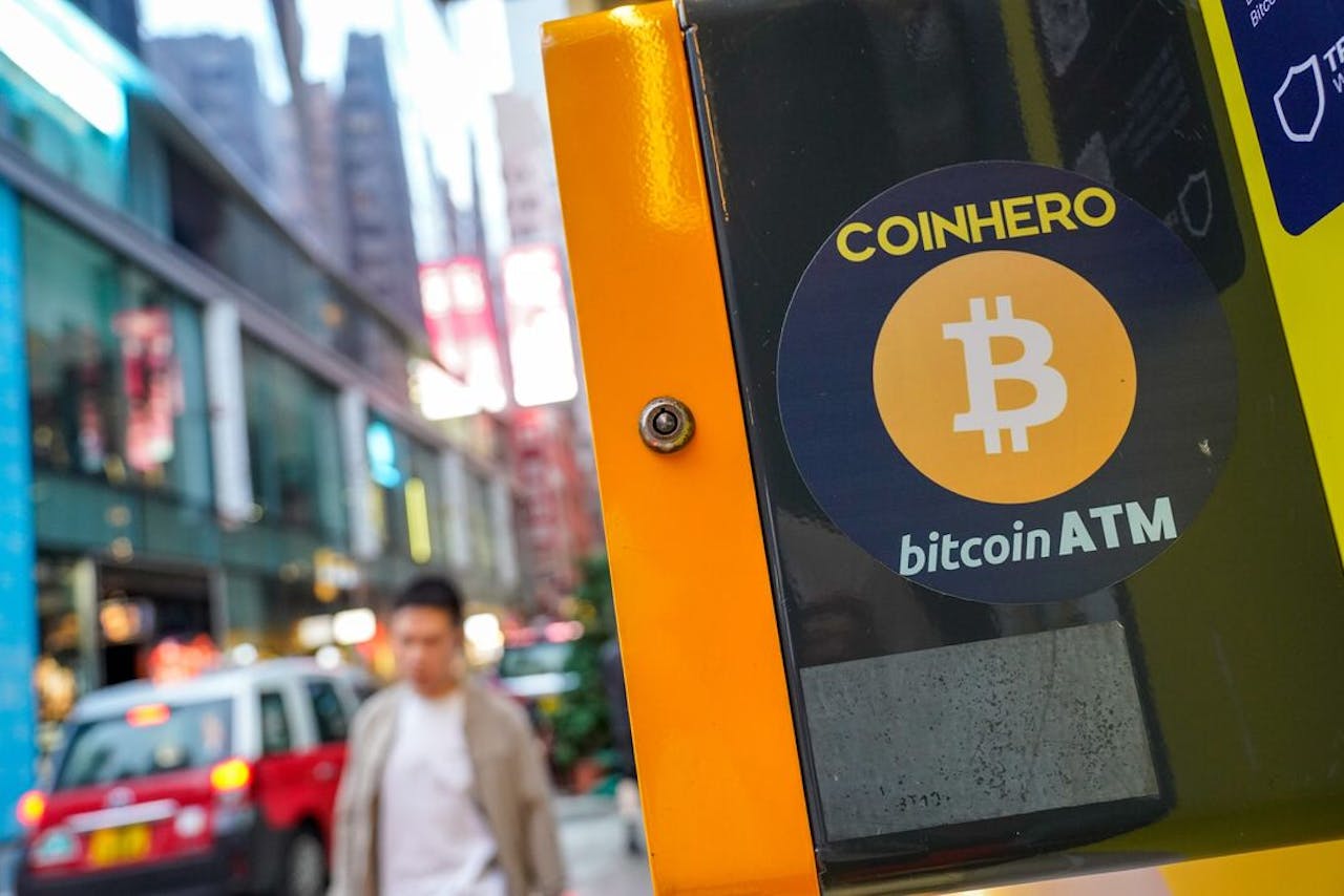 Bitcoin duikt richting $80.000, ether daalt ruim 40%