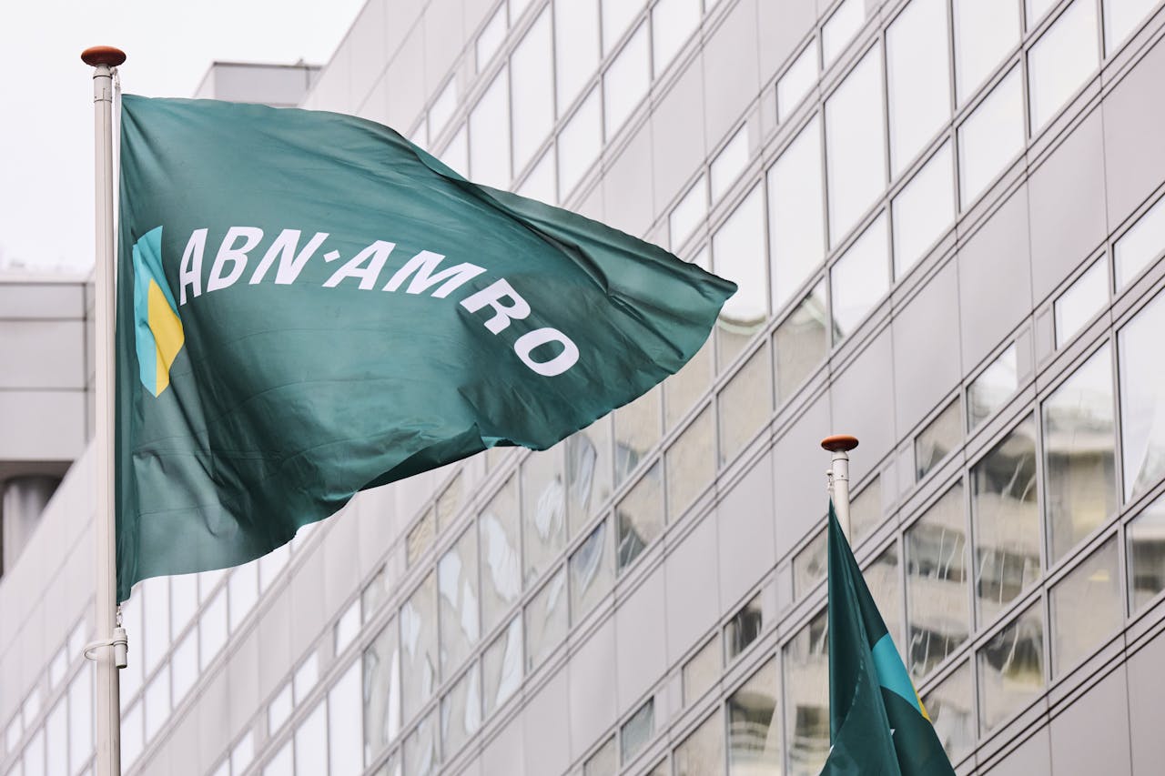ABN Amro wijst niet alleen duizenden mensen buiten de deur maar ook het  klimaat, en andere lezersreacties