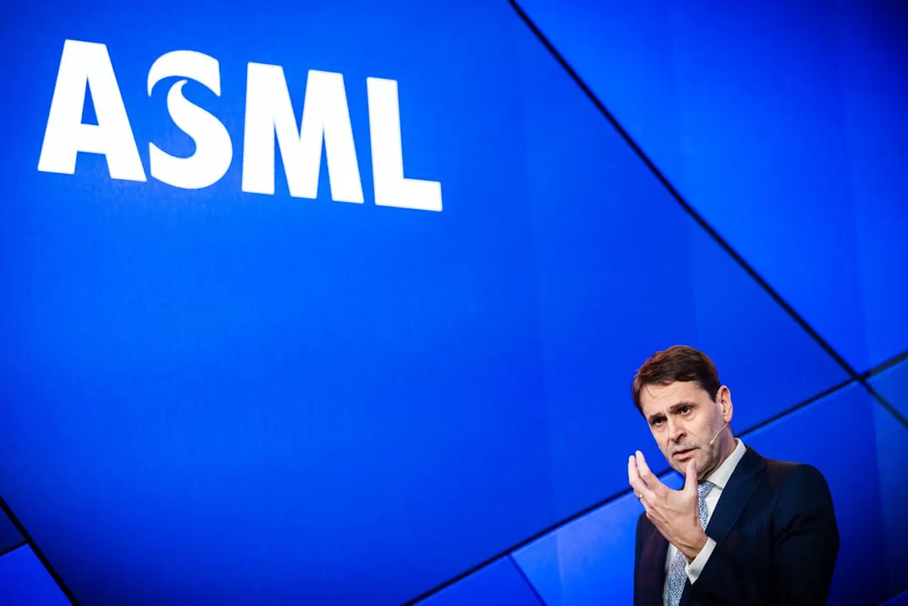 ASML verrast met orders en groeiverwachting, maar schrapt toch 1700 banen