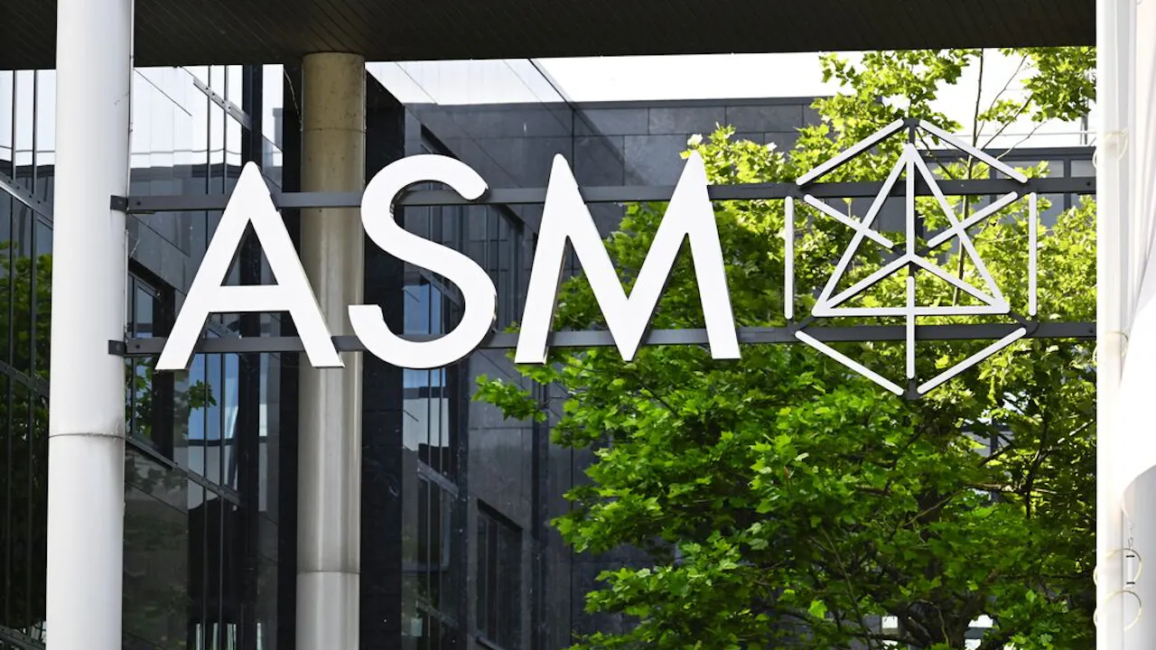 Asm Operator ASM ziet onverwacht sterke vraag vanuit China voor zijn chipmachines