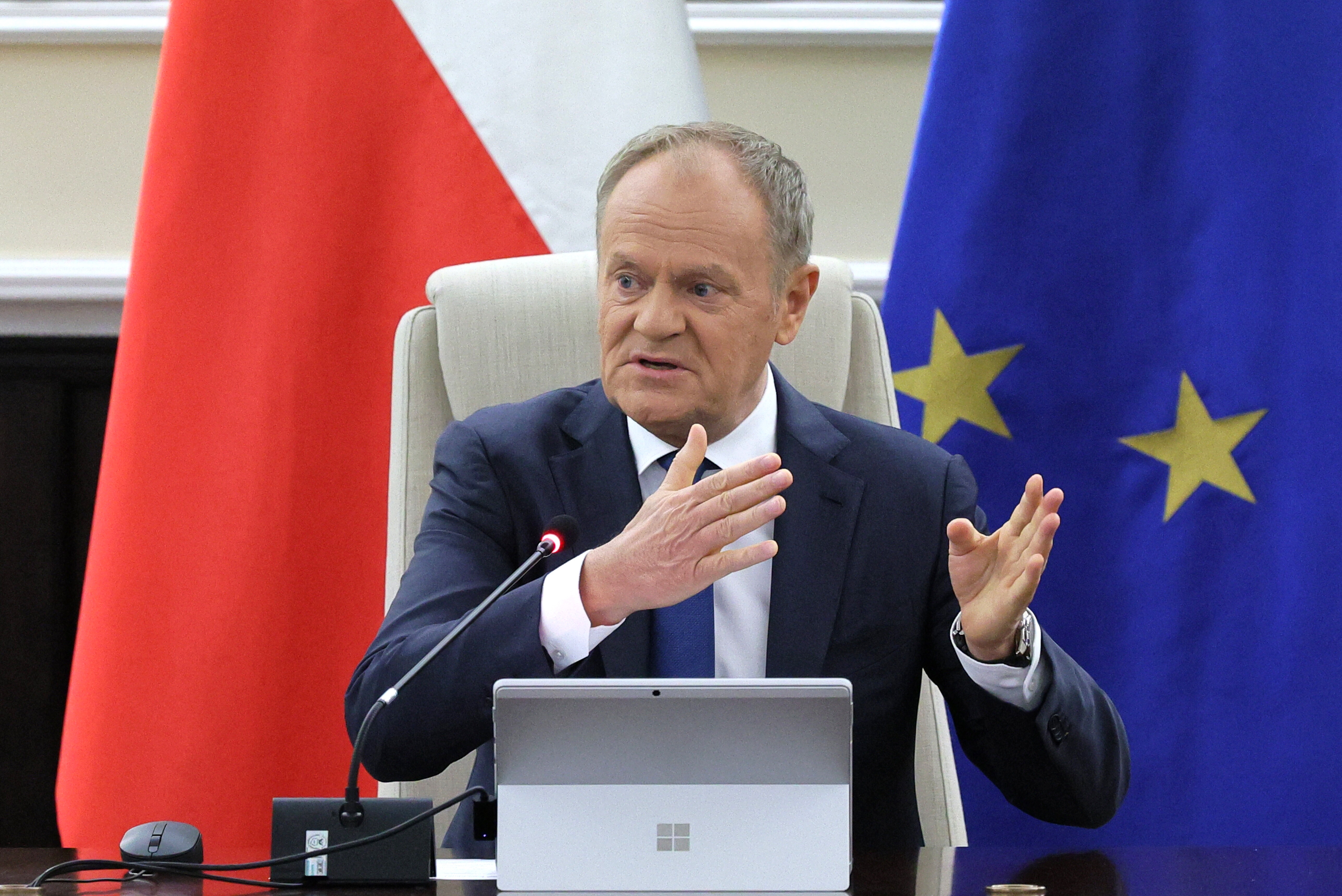 Poolse president blokkeert EU-defensiefinanciering, premier Tusk op ...