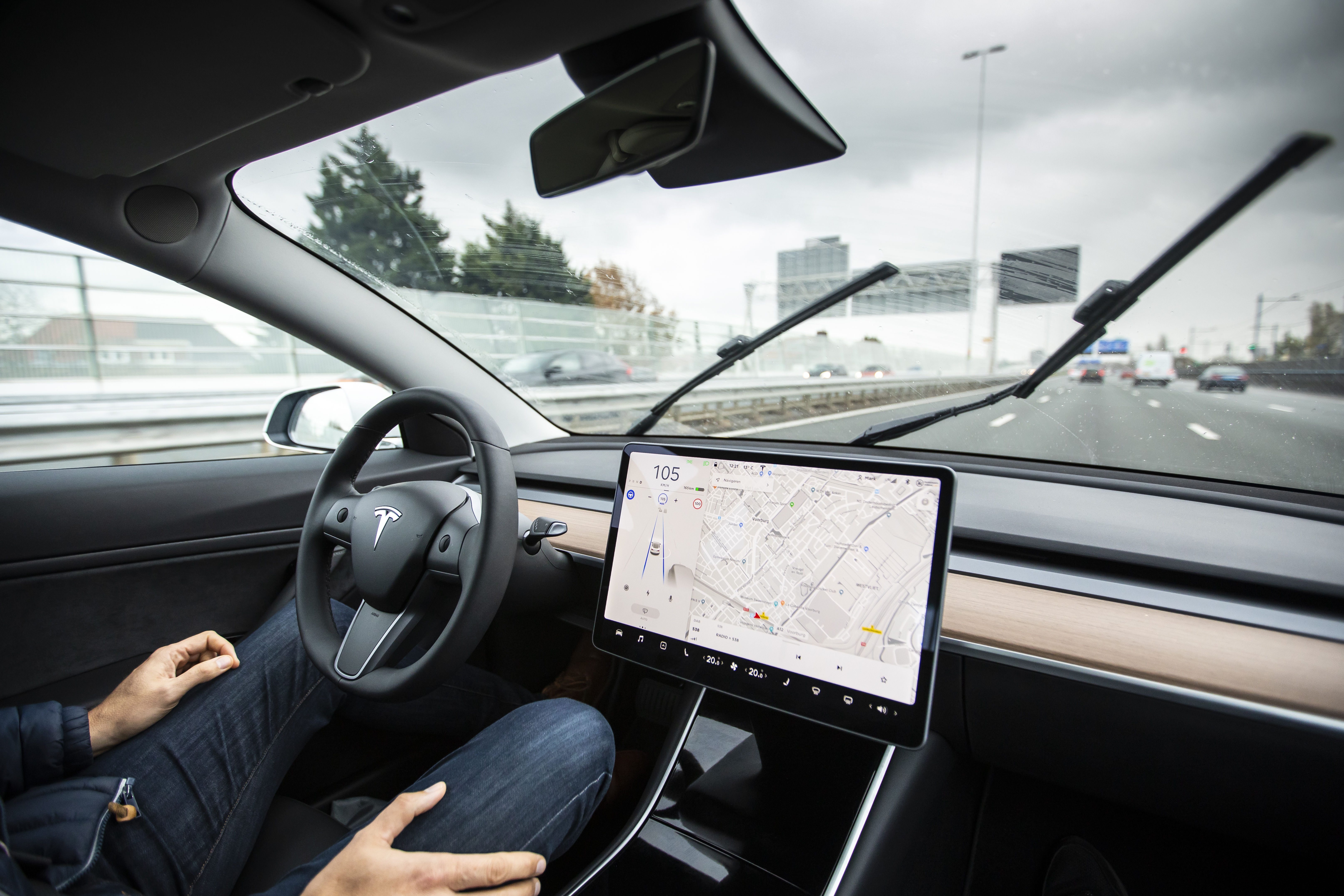 Image for Tesla krijgt Nederlandse goedkeuring voor zelfrijdende functie