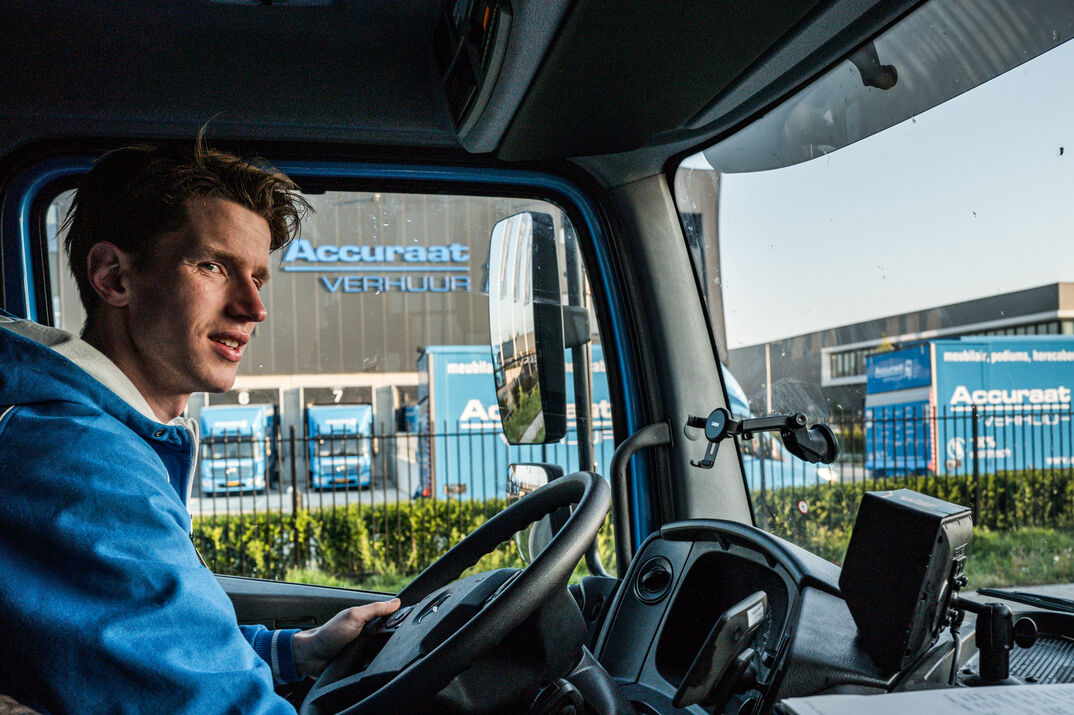 Klapstoelkoning uit Aalsmeer ging van kippenschuur naar megaloods