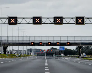 Bruggen, sluizen en wegen zijn in verval, maar het geld voor de hoognodige reparaties ontbreekt