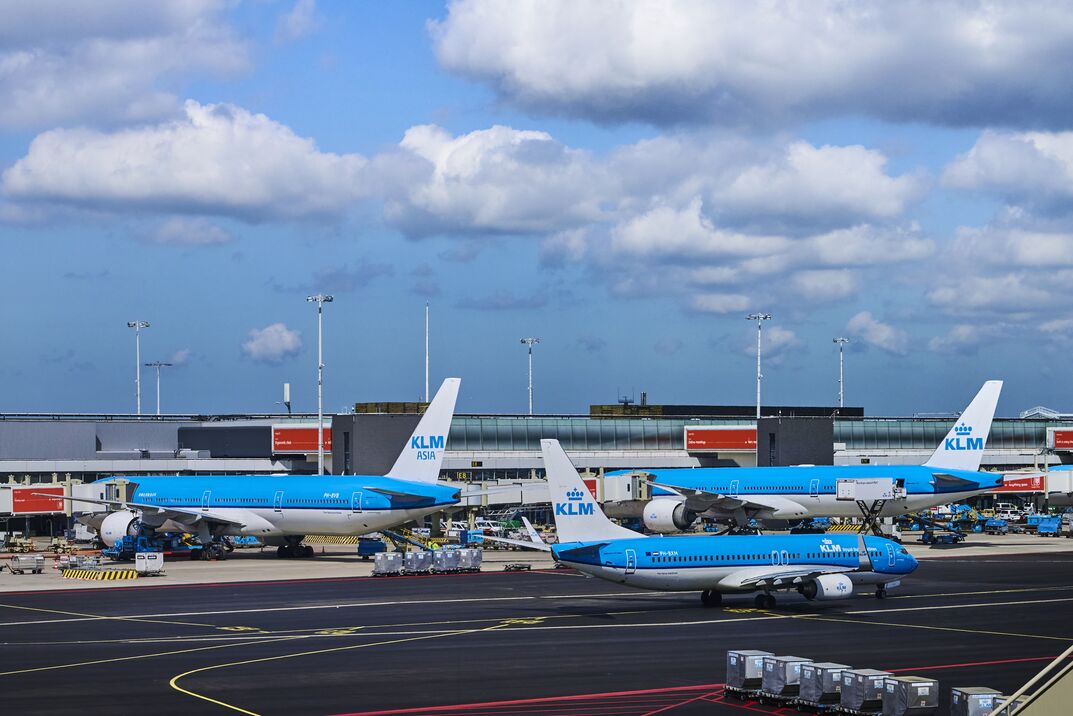 Schiphol geeft vliegmaatschappijen 10% korting op havengelden wegens kerosineschaarste