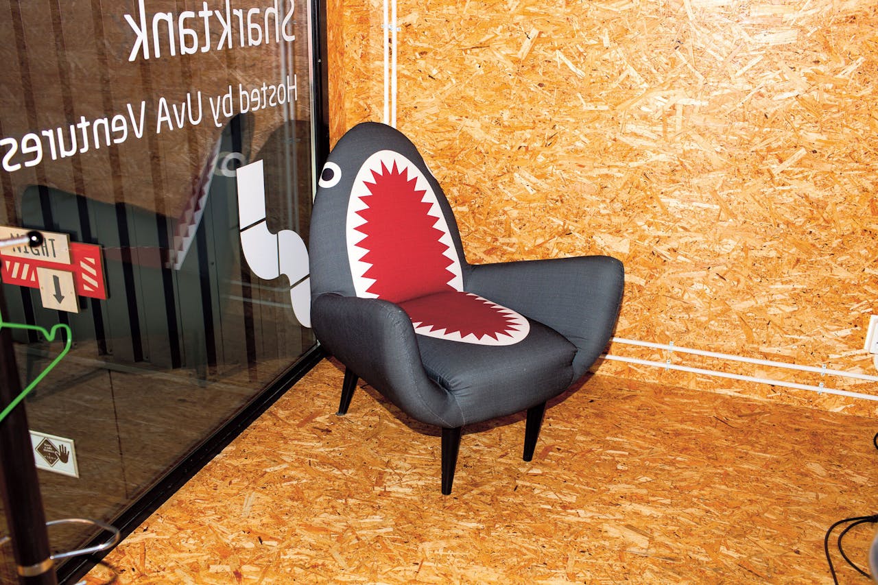 Haaienstoel in de Shark-vergaderzaal.