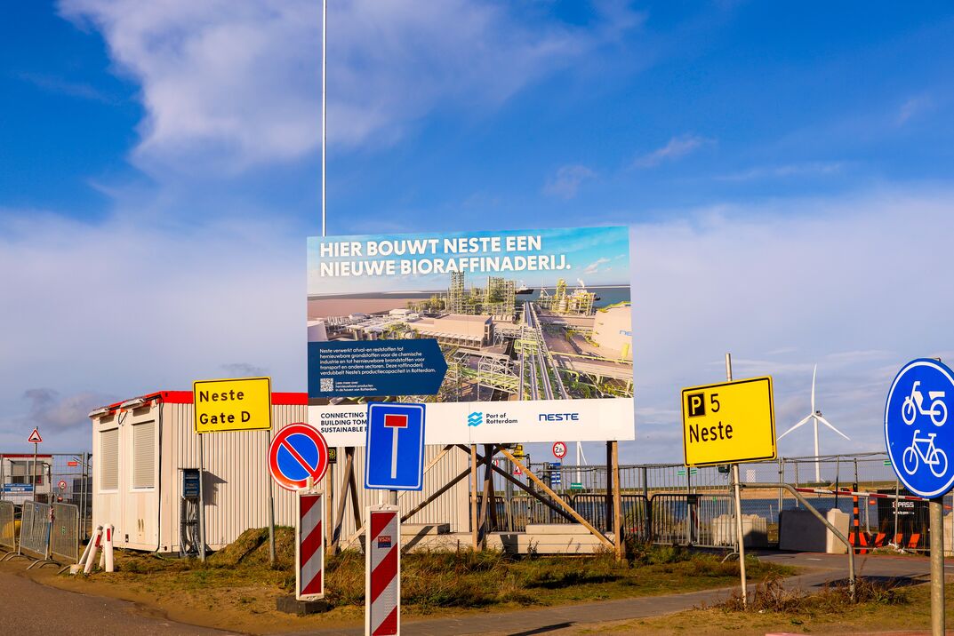 Neste claimt €182 mln van weggestuurde Italiaanse bouwer van bioraffinaderij in Rotterdam