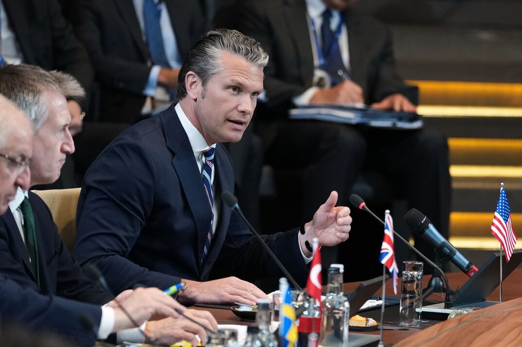 Defensieminister Hegseth kondigt grondige herziening aan van Amerikaanse inzet in Europa