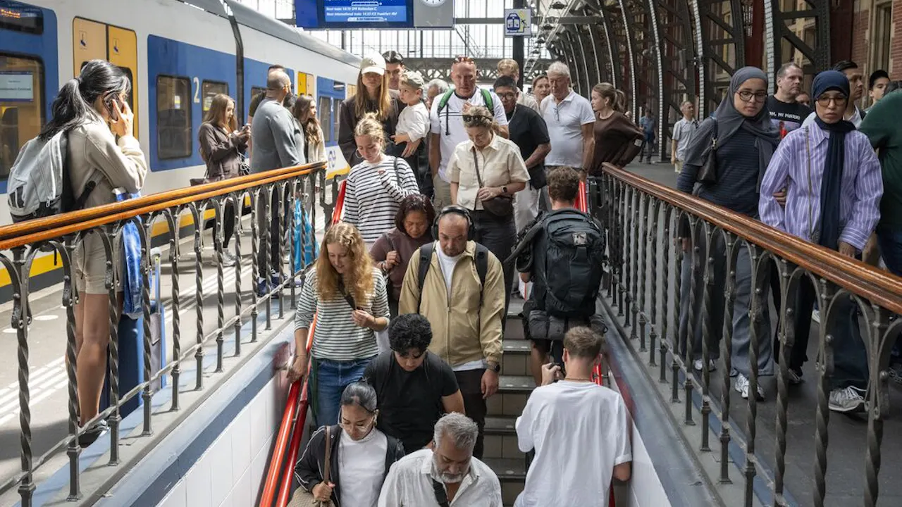 Duurdere treinkaartjes helpen NS aan kleine winst
