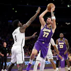 Image for the article: Guggenheim-ceo dumpt LA Lakers met winst, wankelt zijn imperium?