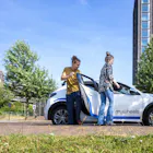 Staking jaagt reizigers op deelauto's en Flixbus: prijzen stijgen