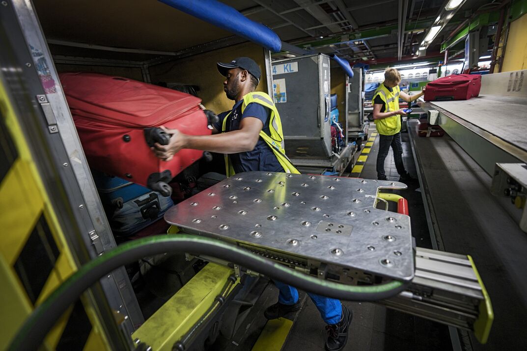 Bagageafhandelaren verliezen kort geding over miljardenaanbesteding Schiphol