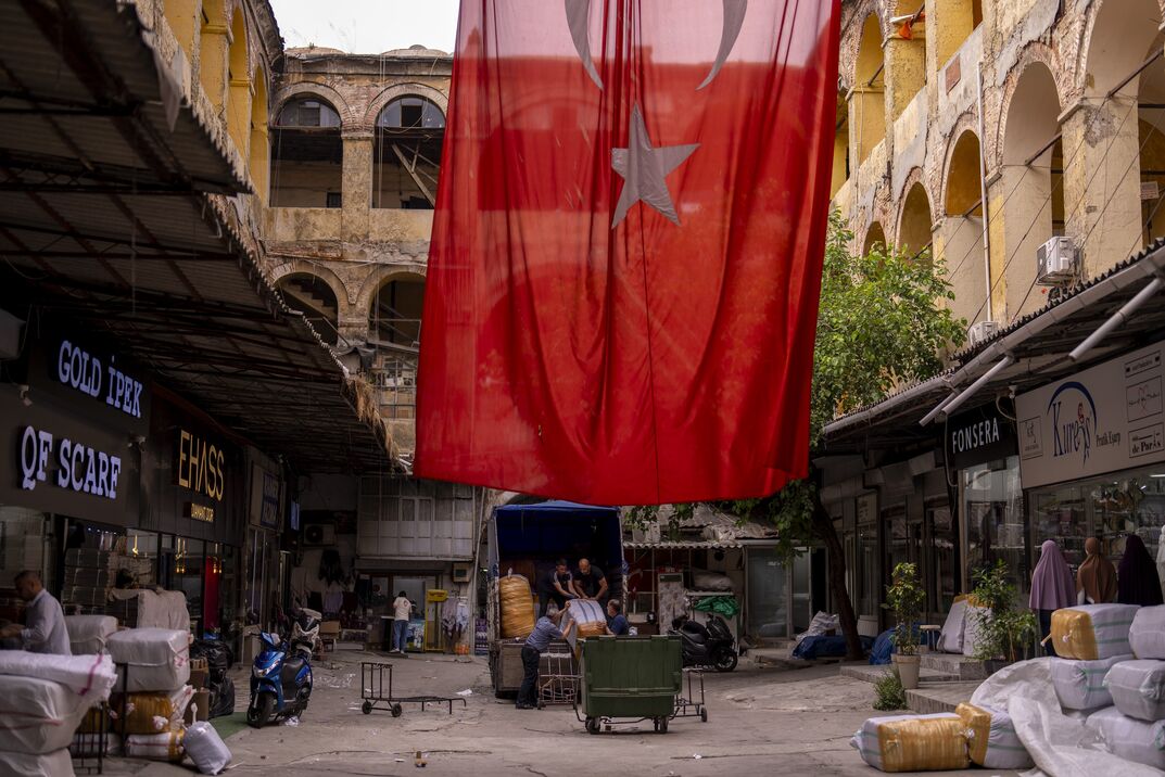 00:30 Turkije dreigt hoge rekening te betalen voor beursschandaal