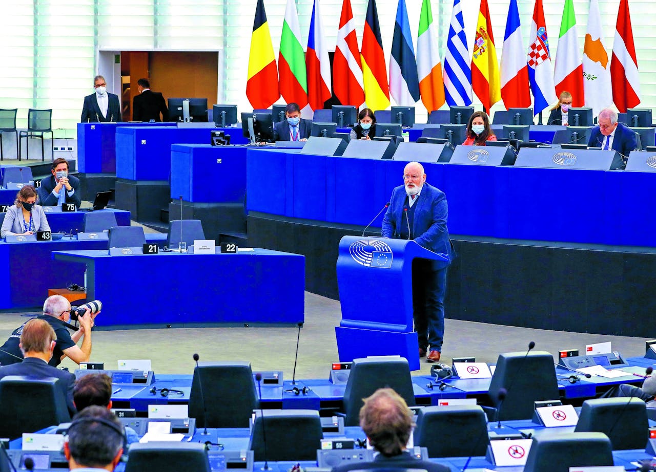 Frans Timmermans spreekt het Europees Parlement in Straatsburg toe als Eurocommissaris, de functie die hij deze week neerlegde.