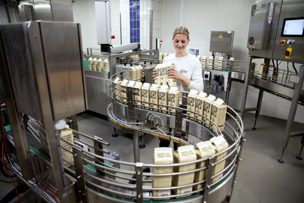 Productielijn van The Green Dairy: het Zweedse bedrijf maakt onder meer huismerk-havermelk voor supermarkten.