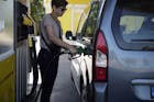 Olieprijs duikt door overschotten onder de $85 per vat