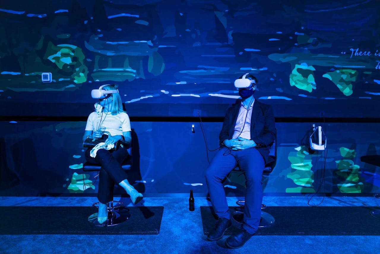 Bezoekers met 3D-brillen op Van Gogh: The Immersive Experience in de VS.