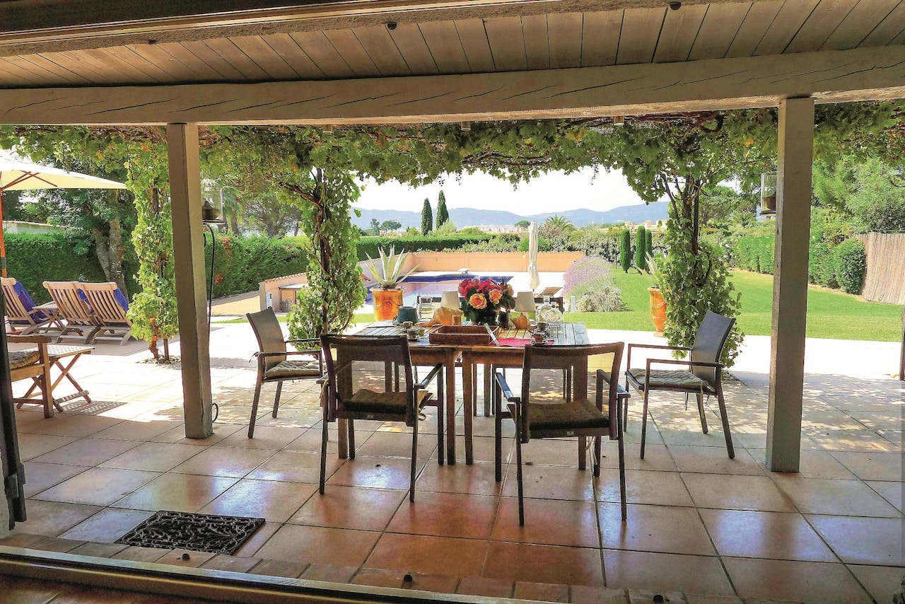 De Franse bungalow heeft een open karakter.