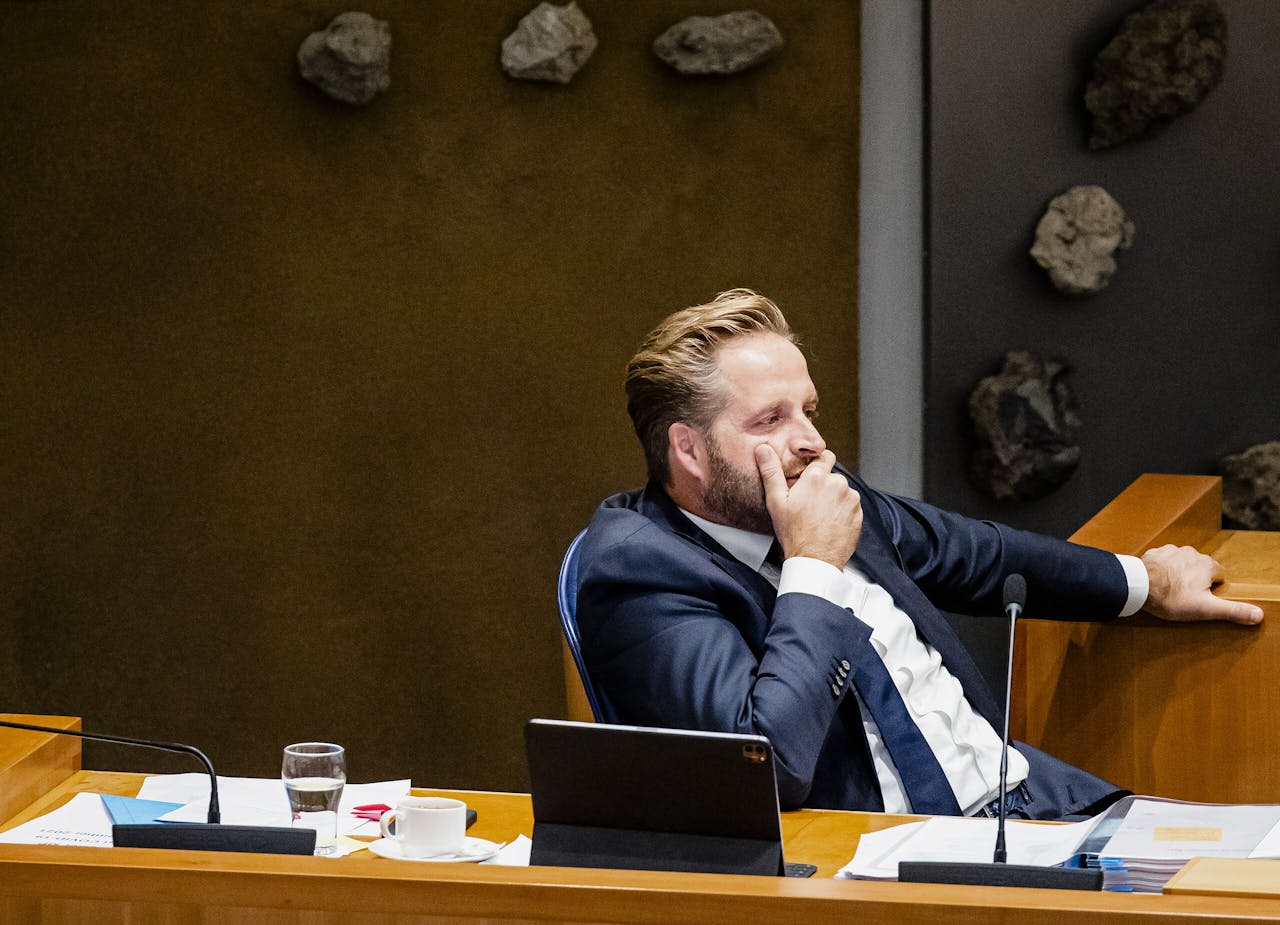 Demissionair minister Hugo de Jonge (Volksgezondheid, Welzijn en Sport) in de Tweede Kamer tijdens een debat over de nieuwe coronaregels die het kabinet wil invoeren.