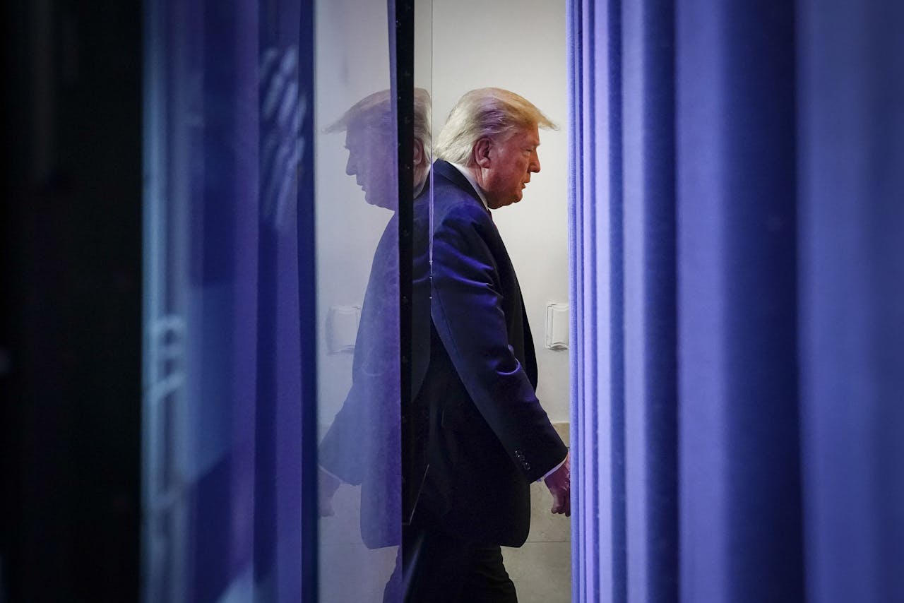 De Amerikaanse president Donald Trump donderdag na afloop van een persconferentie in het Witte Huis in Washington.