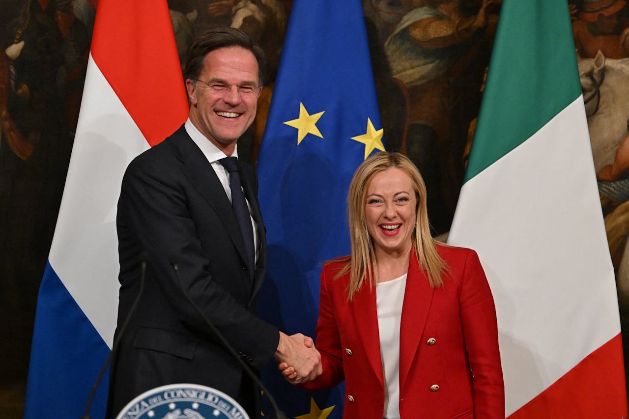 Premier Rutte en zijn Italiaanse collega Meloni in maart na afloop van een gezamenlijke persconferentie in Rome.