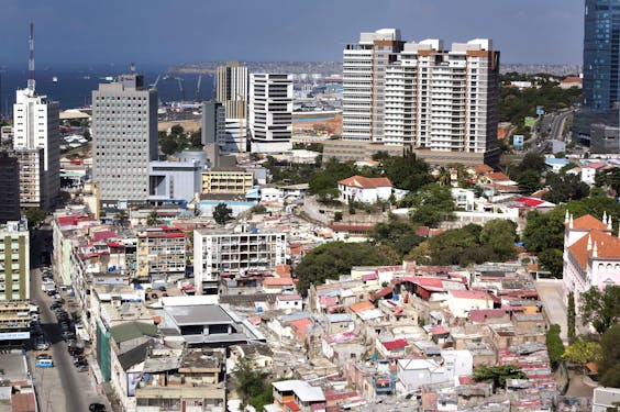 Zicht op de stad Luanda, Angola.