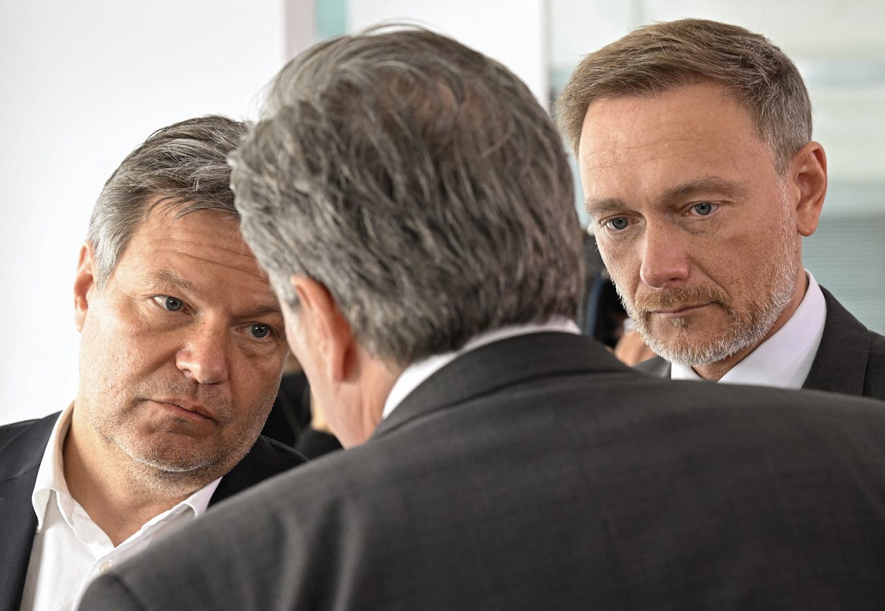 Minister van economie en klimaat Robert Habeck (links) en zijn collega van financiën Christian Lindner (rechts) botsten deze week hard over verduurzaming van verwarmingsinstallaties.