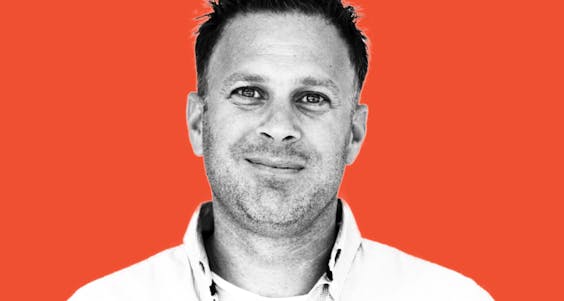 Ronald Valenteijn van Club Adventure: Sommige ouders gingen vroeger op zeilkamp en zeggen tegen hun kinderen: “Dit wil je niet missen.” Andere ouders zijn het totaal niet gewend en vinden het zielig.