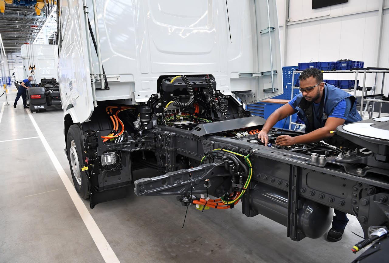 DAF opende dit jaar een nieuwe assemblagelijn voor elektrische trucks in Eindhoven. De Brainport-regio scoort goed op duurzaam ondernemen.