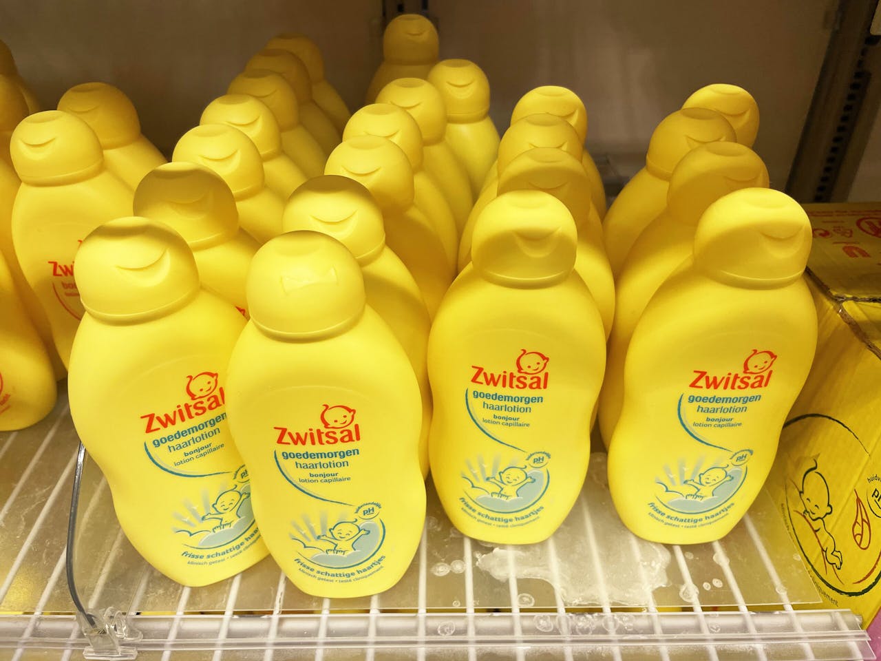 Flesjes Zwitsal-shampoo, een merk van Unilever.