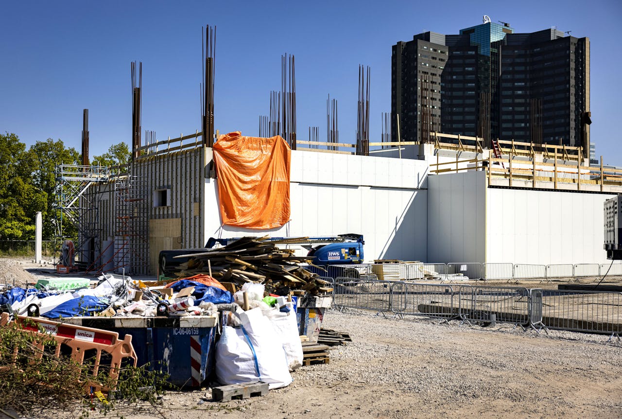 Op het campusterrein verrijzen drie torens van 80 meter hoog met daarin computerservers. De eerste toren wordt in 2024 in gebruik genomen.