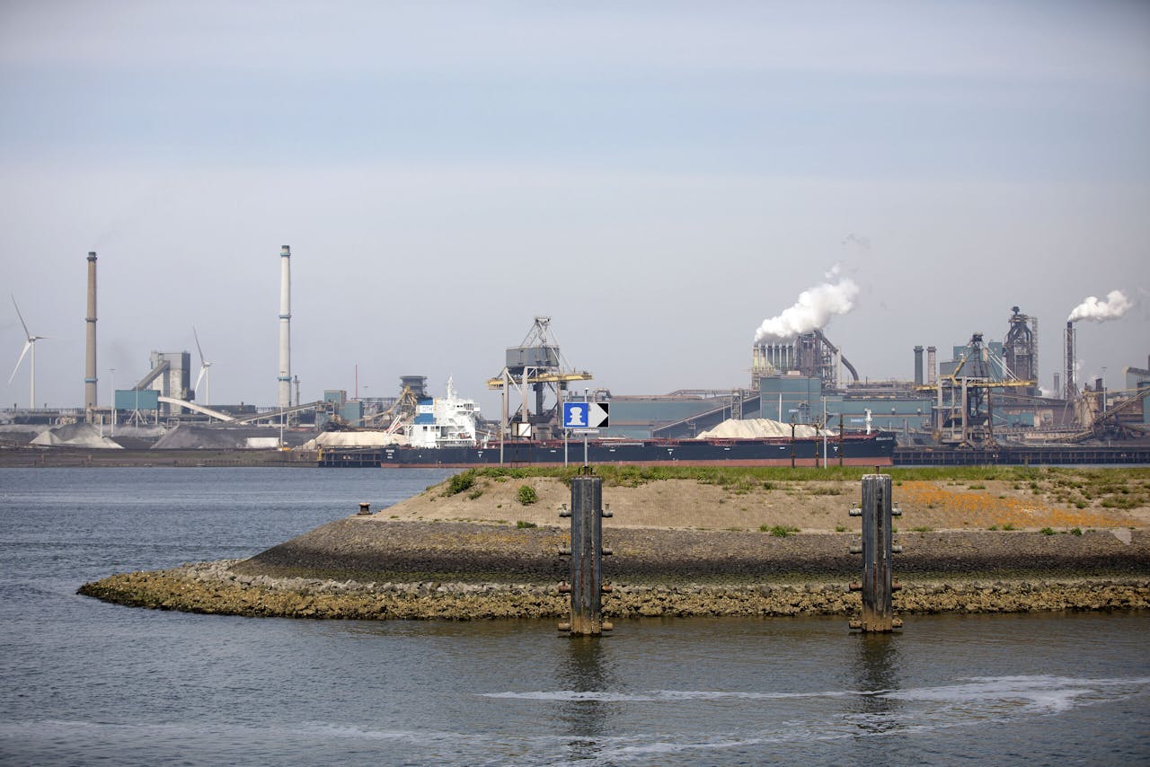 Fabriek van Tata Steel in Velsen-Noord tijdens corona.
