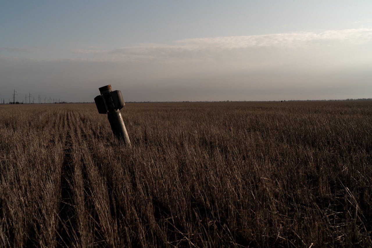 Een raket is geland in een graanveld tijdens gevechten tussen Russische en Oekraïense troepen in Mykolaiv, Oekraïne.