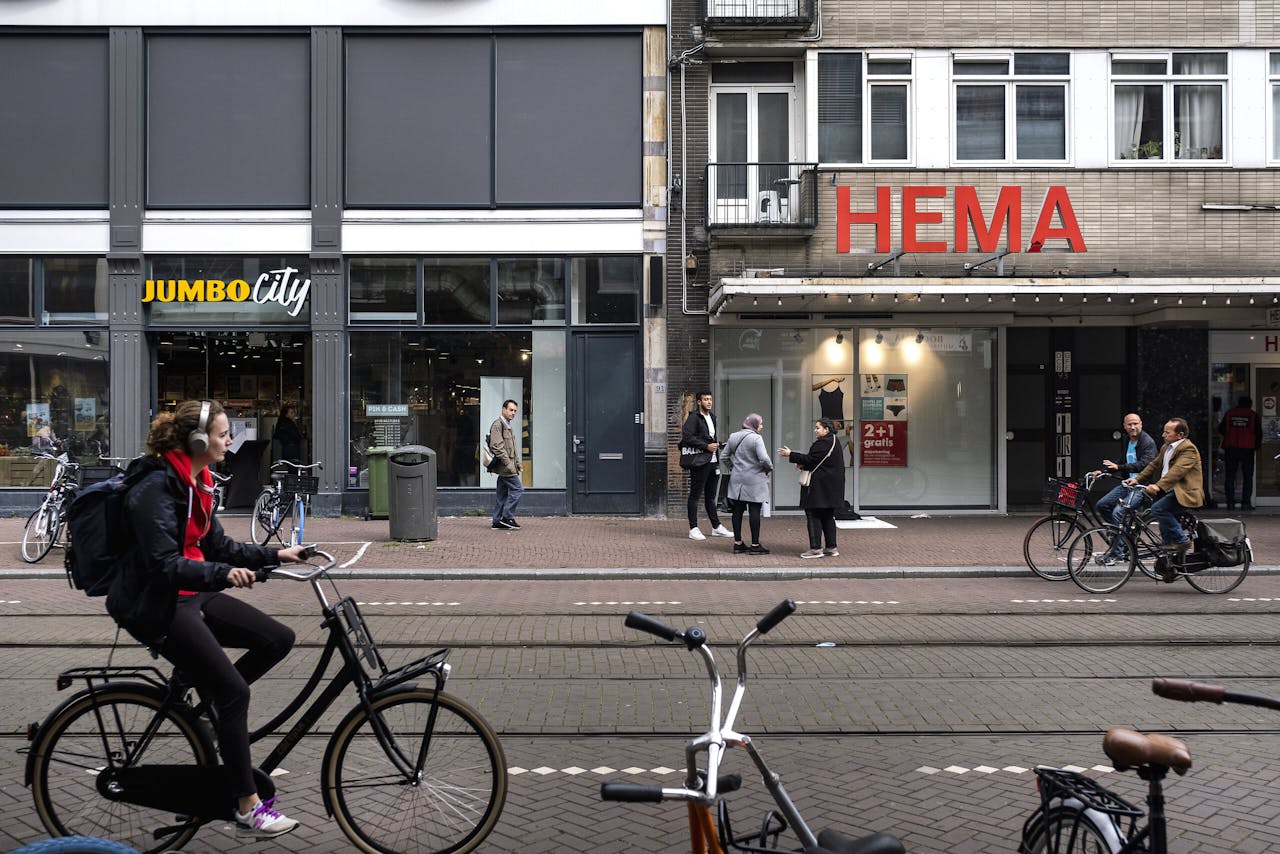 De eigenaren van Jumbo, de familie Van Eerd, staan op het punt warenhuisketen Hema over te nemen.