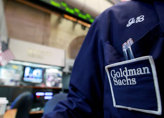 Beurshandelaar van Goldman Sachs op de beurs van New York.