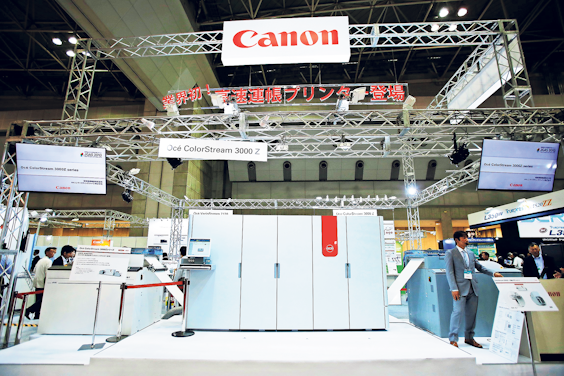 Océ-inktjetprinter in de stand van Canon op de Japan Graphic Arts Show, 2013, Tokio. De markt was destijds nog niet klaar voor de Océ-innovaties. Winst werd nauwelijks gemaakt, de verkopen liepen terug.